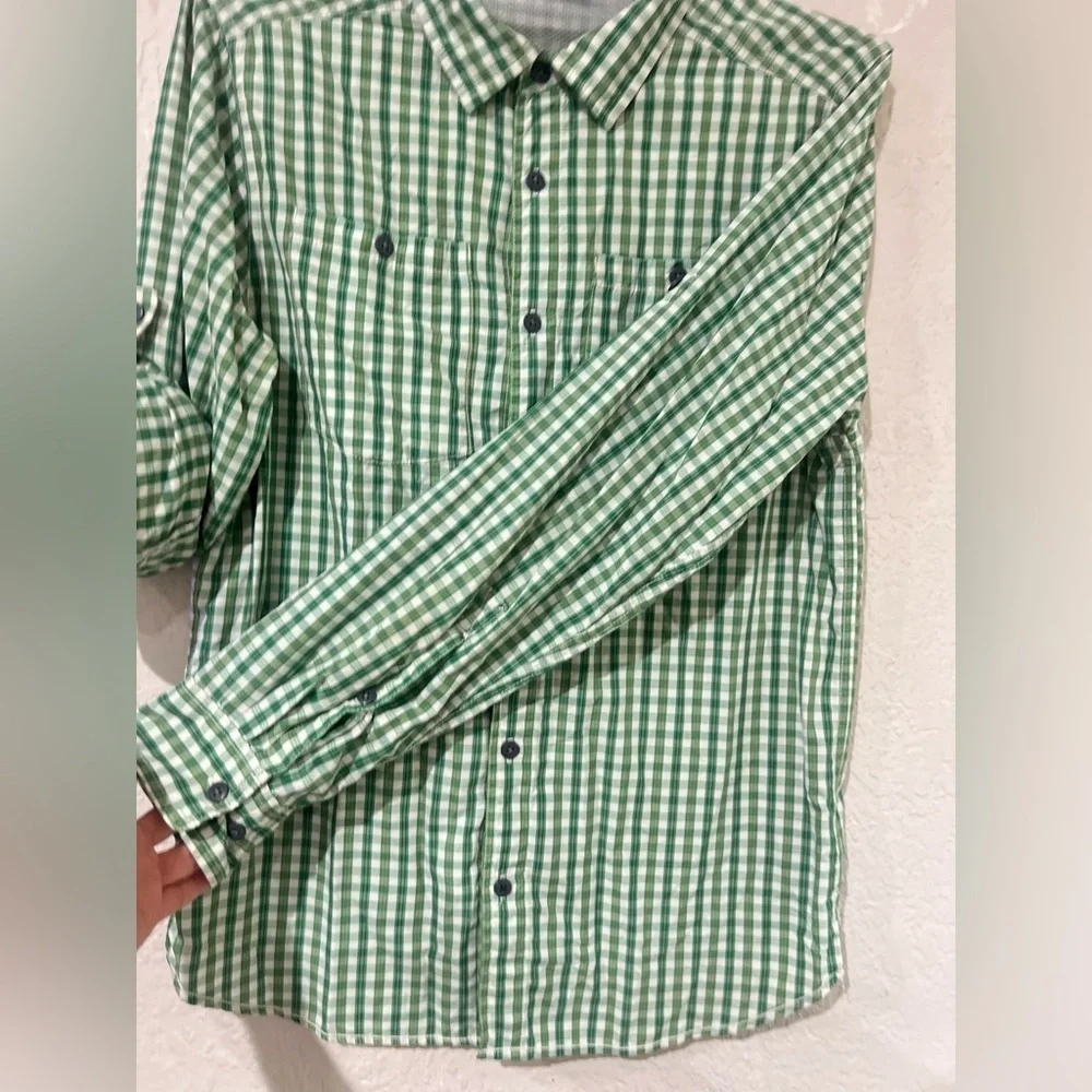 The North Face men’s  Vented Plaid Button Down Shirt size med